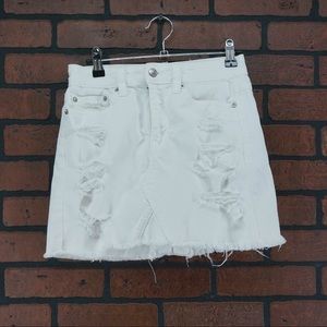 AMERICAN EAGLE White Distressed Frayed Mini Skirt